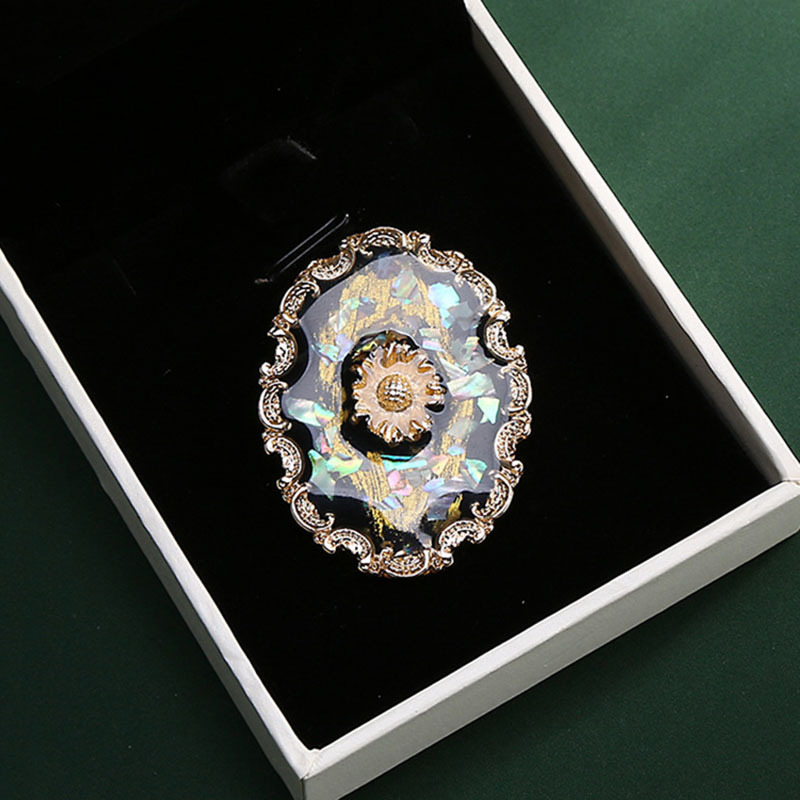 宮廷のブローチの復古のひまわりのフォトフレームの胸の花の女性の高級な深海の貝殻のレリーフのピンの軽い贅沢な個性の装飾|undefined