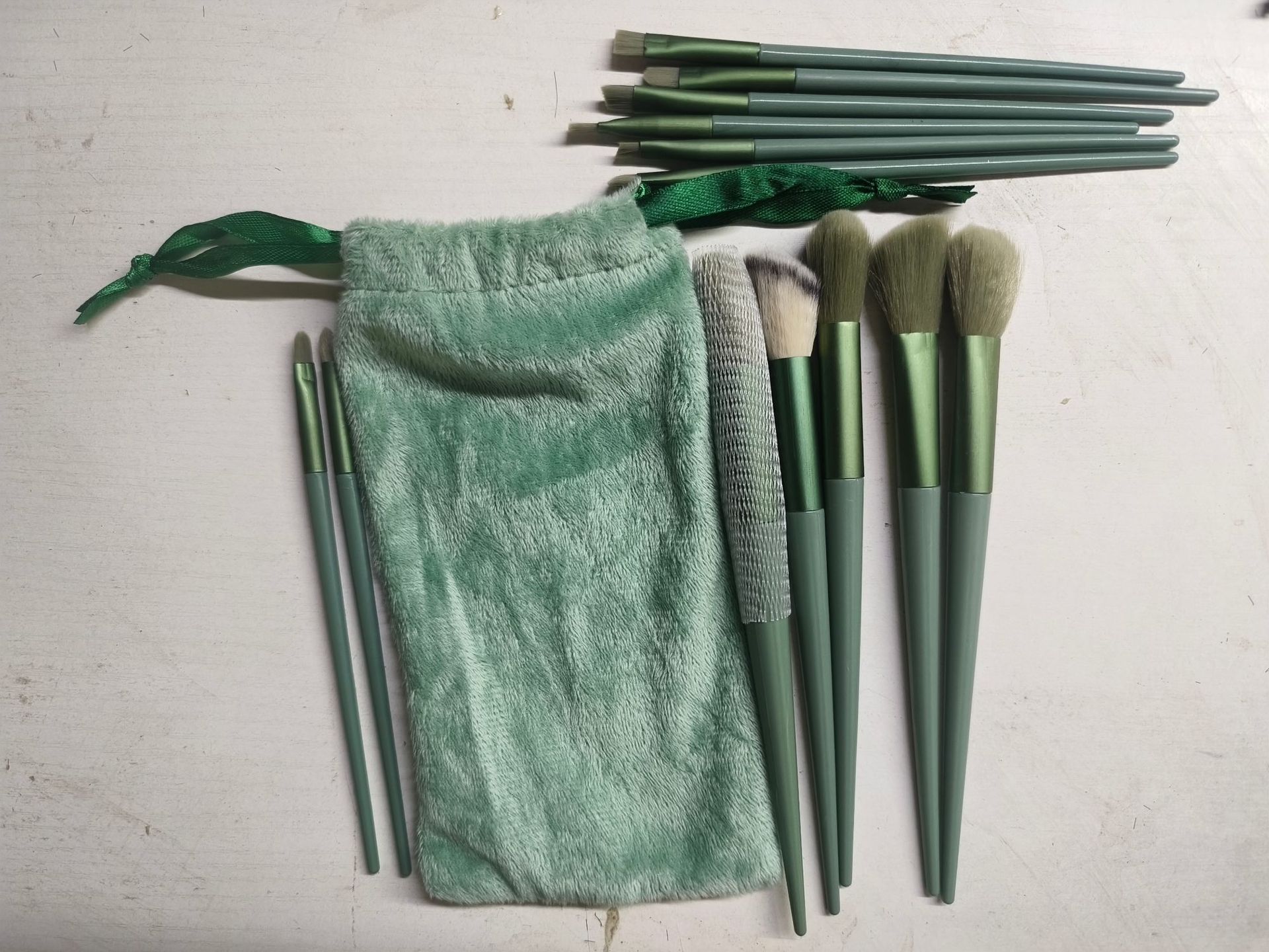 Cuatro Estaciones Verde 13 pinceles de maquillaje conjunto leche té color suministro directo de fábrica Matcha Verde 13 cepillos traje herramientas de belleza