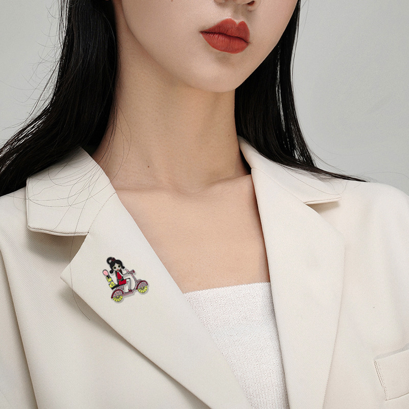 欧美创意美少女骑车卡通胸针个性可爱女孩时尚别针衣领配饰胸花|undefined