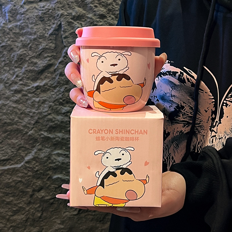 Auténtico lápiz con marca pequeña nueva taza de cerámica taza de agua con tapa de dibujos animados para niños lindos tazas de regalo al por mayor