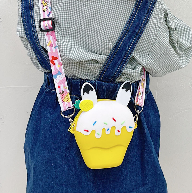 cute strawberry oneshoulder messenger fashion cartoon silicone coin purse childrens bag13144cmpicture4