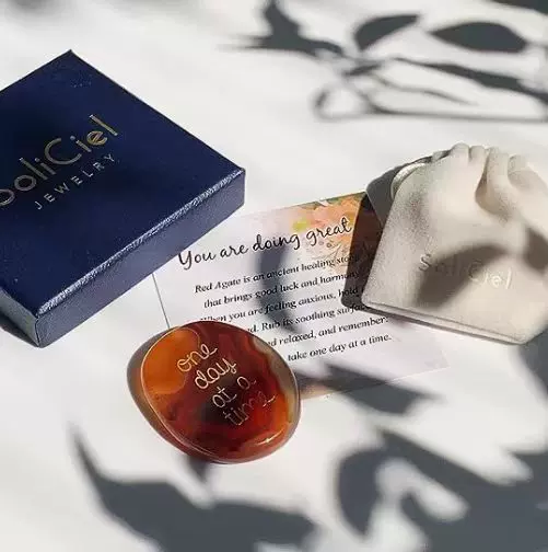 跨境玛瑙刻字鹅卵石雨花石石材绘画园林装饰字符文拇指解压