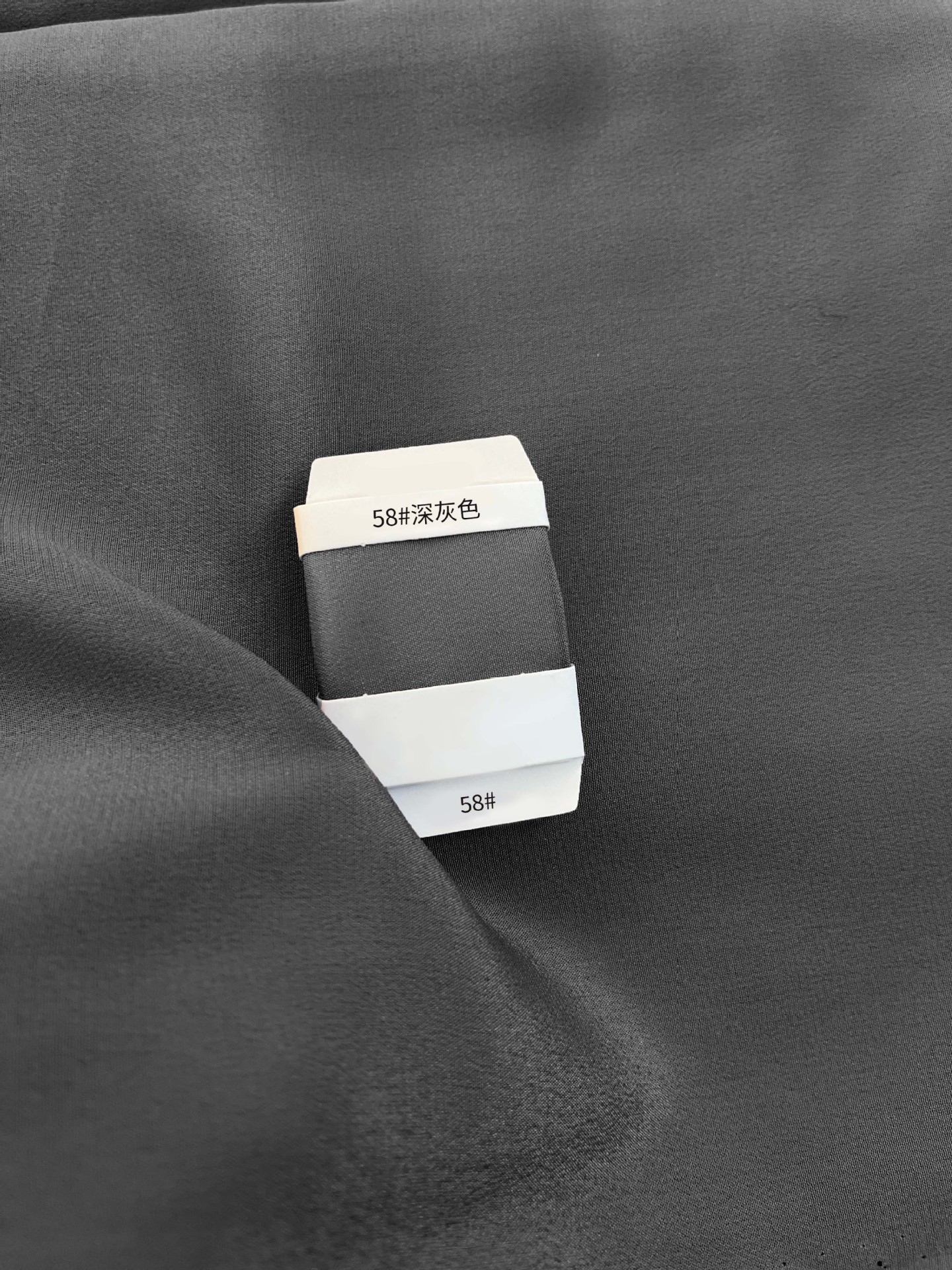 Crepé de seda de 16 momme, 140 cm de ancho, tela 100% seda de morera para camisas, pijamas, ropa, faldas y forros.