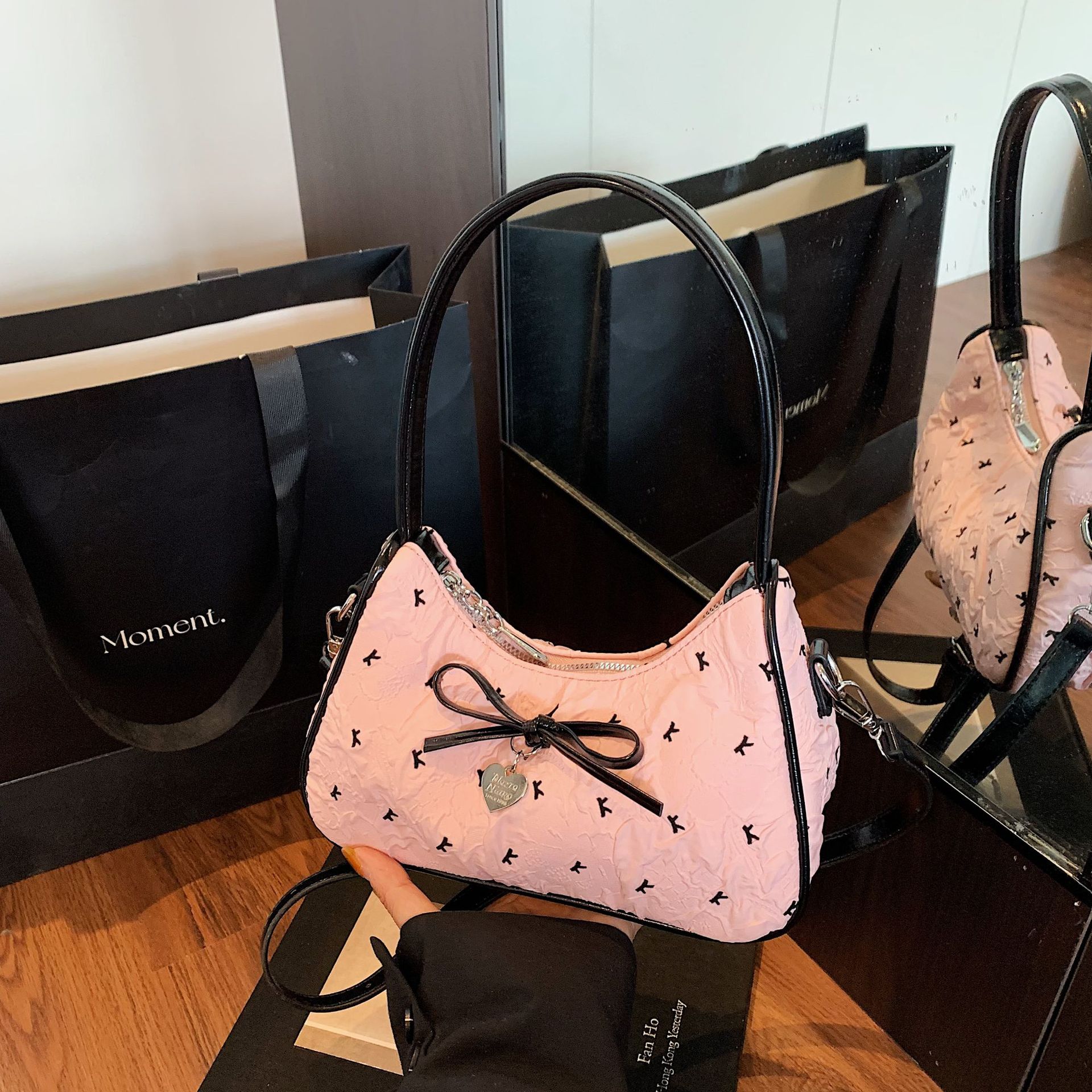 Bolso de axila con lazo de diseño de nicho para mujer 2025 nuevo bolso de mensajero de hombro de moda bolso de palo francés dulce