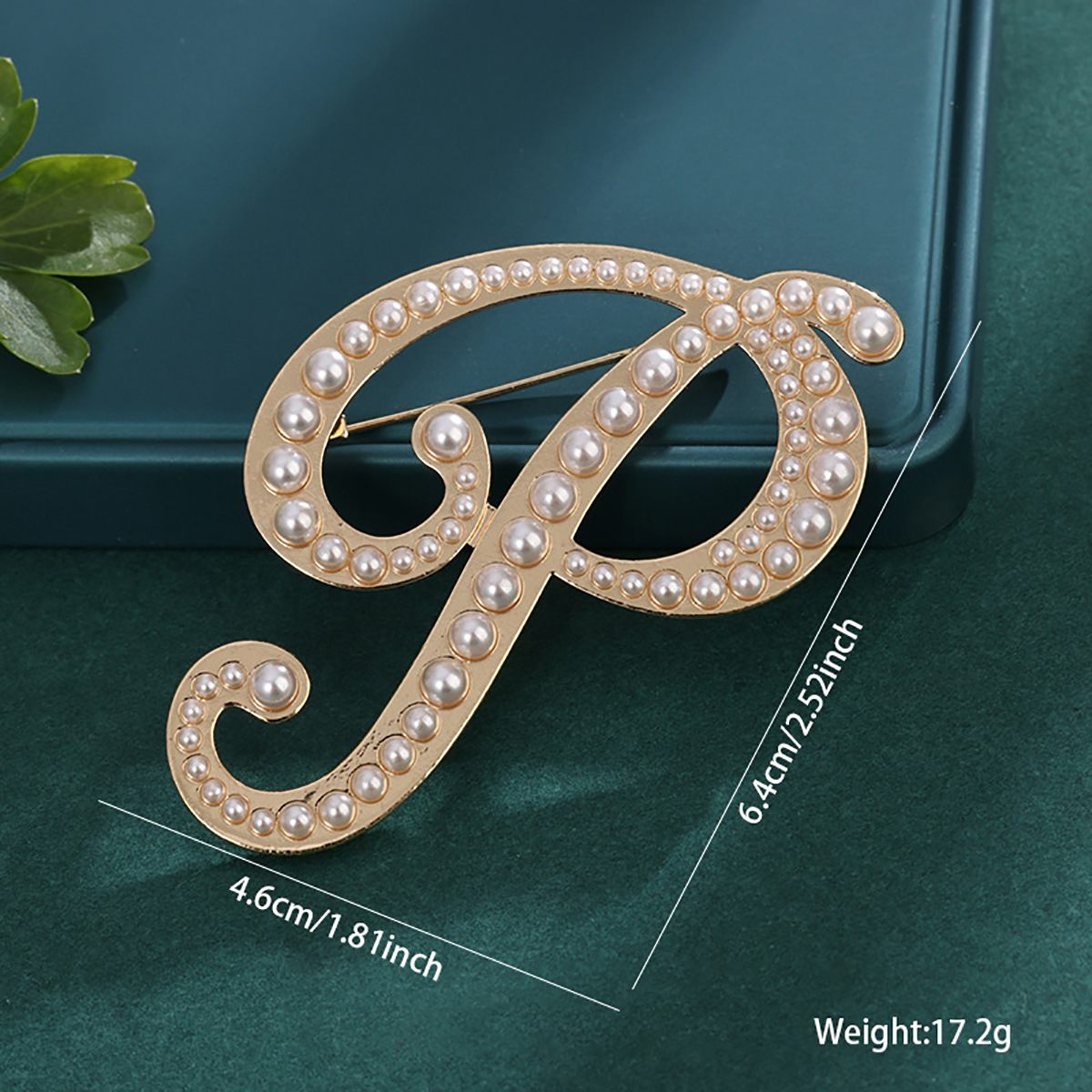 26 broches con letras en inglés de perlas, alfileres para ropa, decoraciones retro transfronterizas europeas y americanas, accesorios antiexposición para cuello