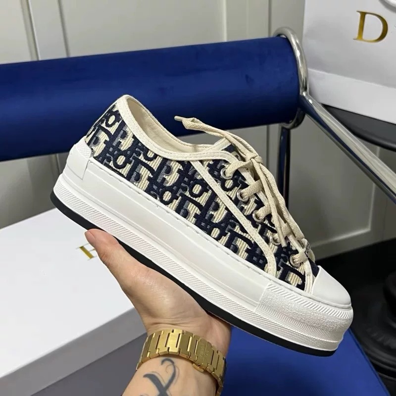 2026 Spring and Autumn New D Brand Letter Embroidery Thick-Soled Height-Increasing Canvas Shoes for Women, Casual Versatile Lace-Up Sneakers for Women