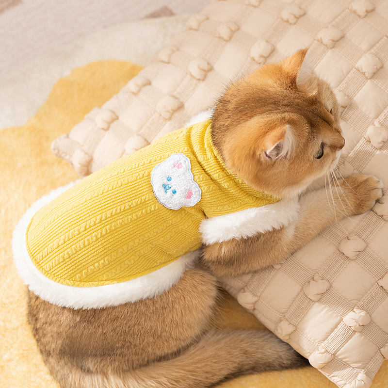 Otoño y invierno gatitos pequeños leche gatitos serpientes pegatinas gatos chalecos sin pelo gatos cálidos perros Teddy mascotas ropa de gato