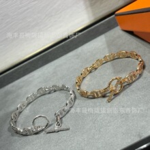 爱家新款高版本时尚镂空满钻猪鼻子手镯简约镂空光面猪鼻子手环女