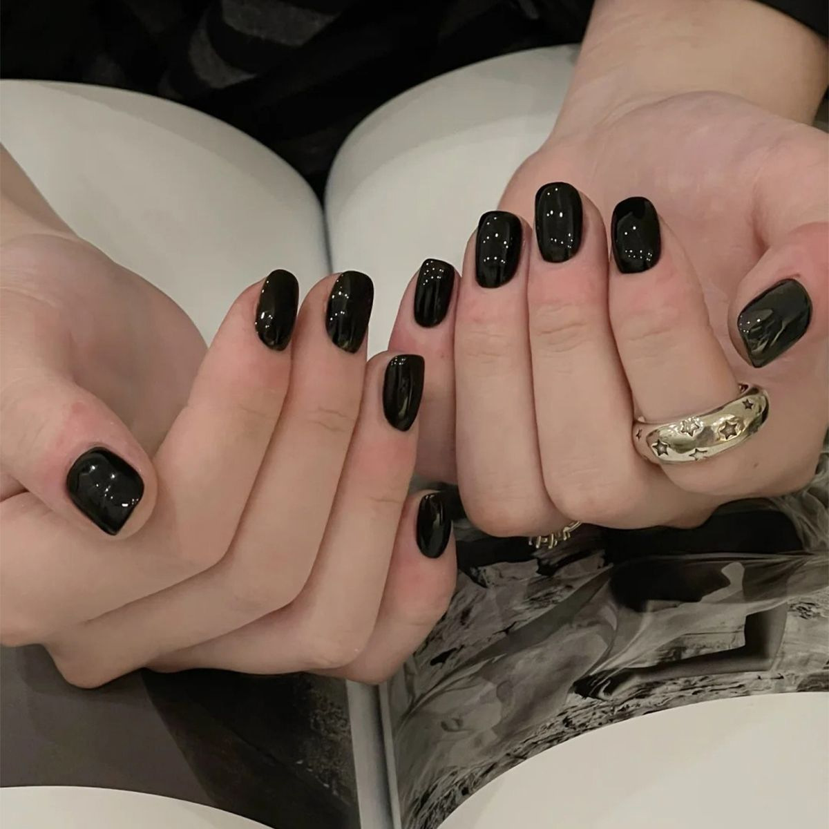 Pegamento de esmalte de uñas de la serie negra 2025 clásico todo fósforo de alta saturación pegamento de fototerapia negro color popular de la tienda de uñas