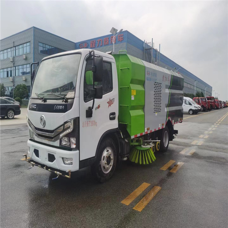 北京牌东风5.5方干湿两用道路清扫车 冬季路面积雪清扫车厂家直销