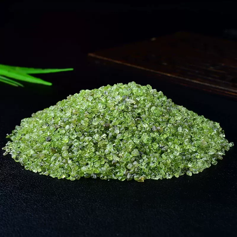 厂家供应天然橄榄石碎石100g碎石鱼缸石供佛消磁水晶工艺碎石批发