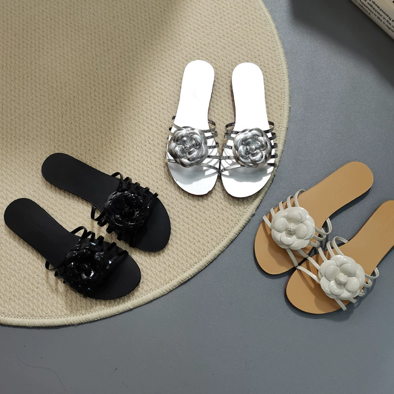 2025 новых летних стильных открытых плоских тапочек с камелиями, романтические пляжные тапочки для женщин