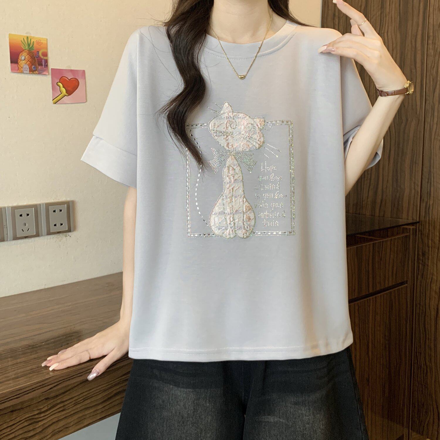 Áo thun nữ tay ngắn cổ tròn, phong cách trẻ trung, đính đá lấp lánh, form rộng thoải mái — màu đen chi tiết 2
