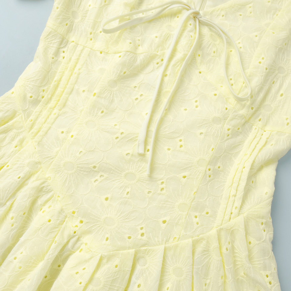 Đầm ngắn cotton màu vàng cổ chữ V thắt eo, tay phồng thêu họa tiết — Màu vàng chi tiết 12