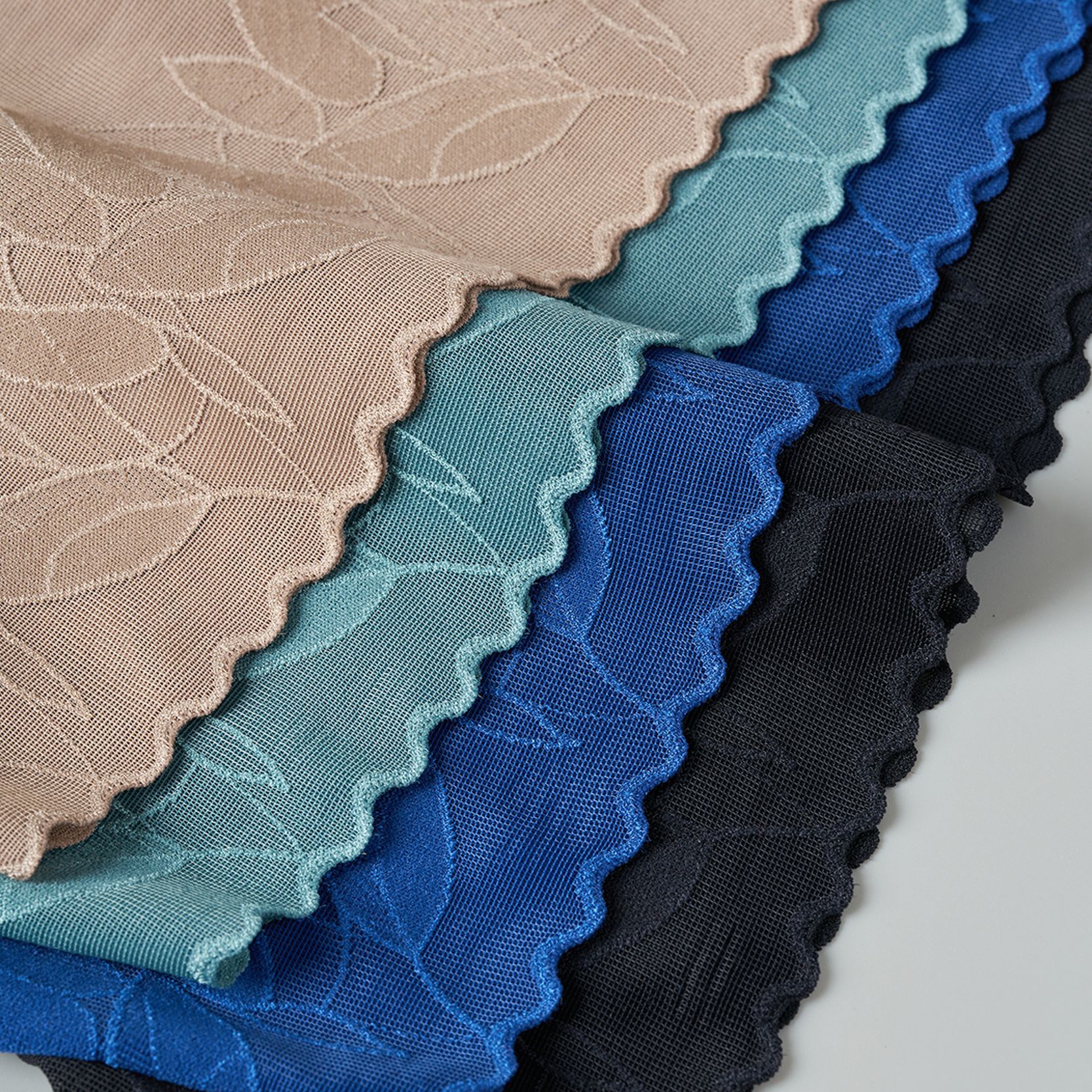 Nuevas calzoncillos de hombre elásticos de encaje 3D bolsas convexas estereoscópicas calzoncillos de hombre sin marcas