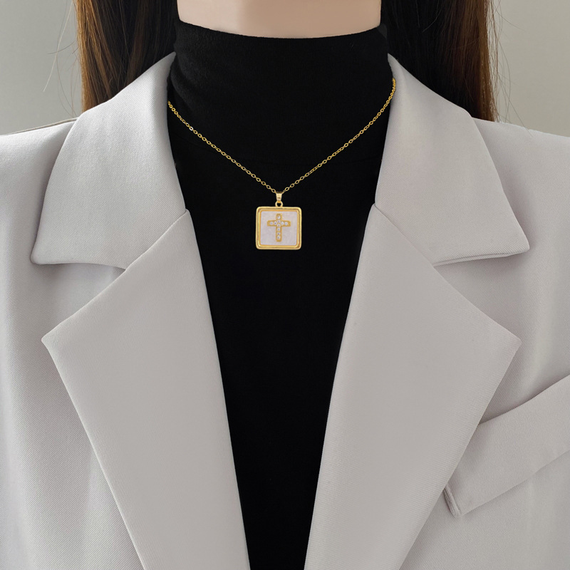 Square Crystal Diamond Collarbone Necklace For Women Titanium_voghion.com