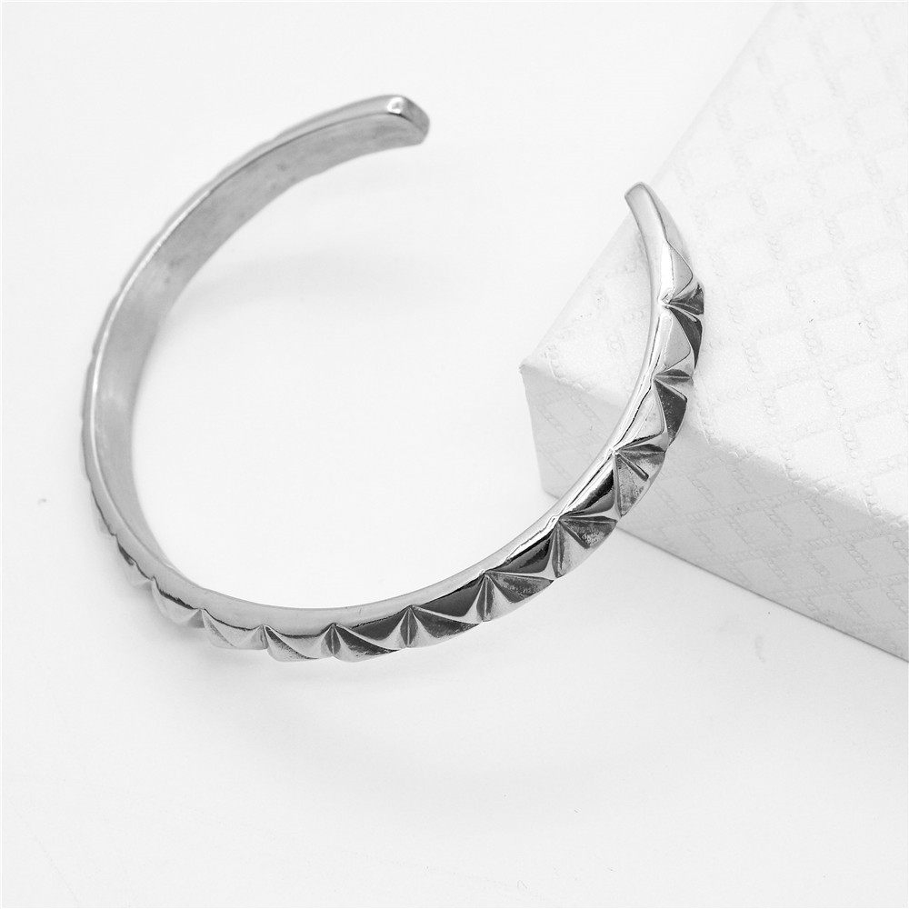 Minimalist Gold Plated Stainless Steel Cuff Bracelet For Women_voghion.com