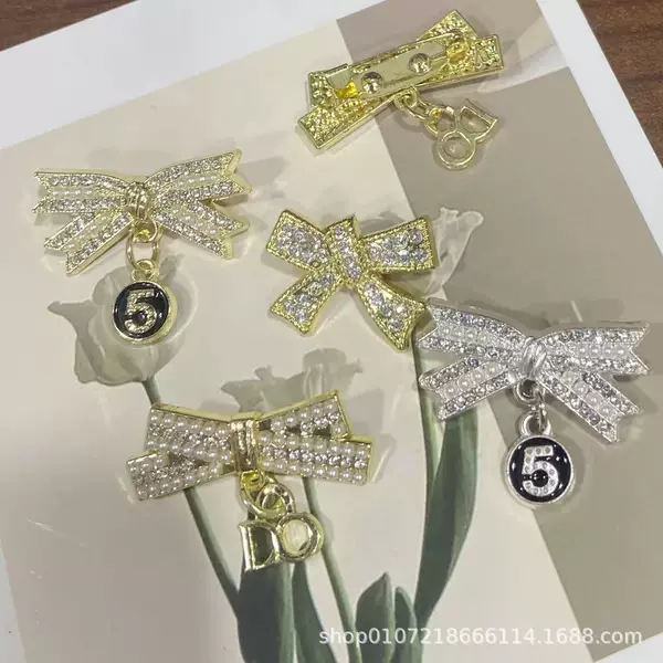 in stock Direct Alloy Butterfly Diamond Love Corsage Brooch Suit Small Chanel Sweater Decorations