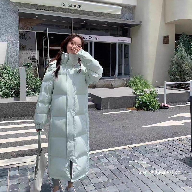 Liang Shiqiu's Same Style down Jacket for Men and Women, Extra Long Over-The-Knee, Thickened, Winter 2025 New Model, Loose Fit for Couples, Popular on Social Media Liang Shiqiu's Same Style down Jacket for Men and Women, Extra Long Over-The-Knee, Thickened, Winter 2025 New Model, Loose Fit for Couples, Popular on Social Media