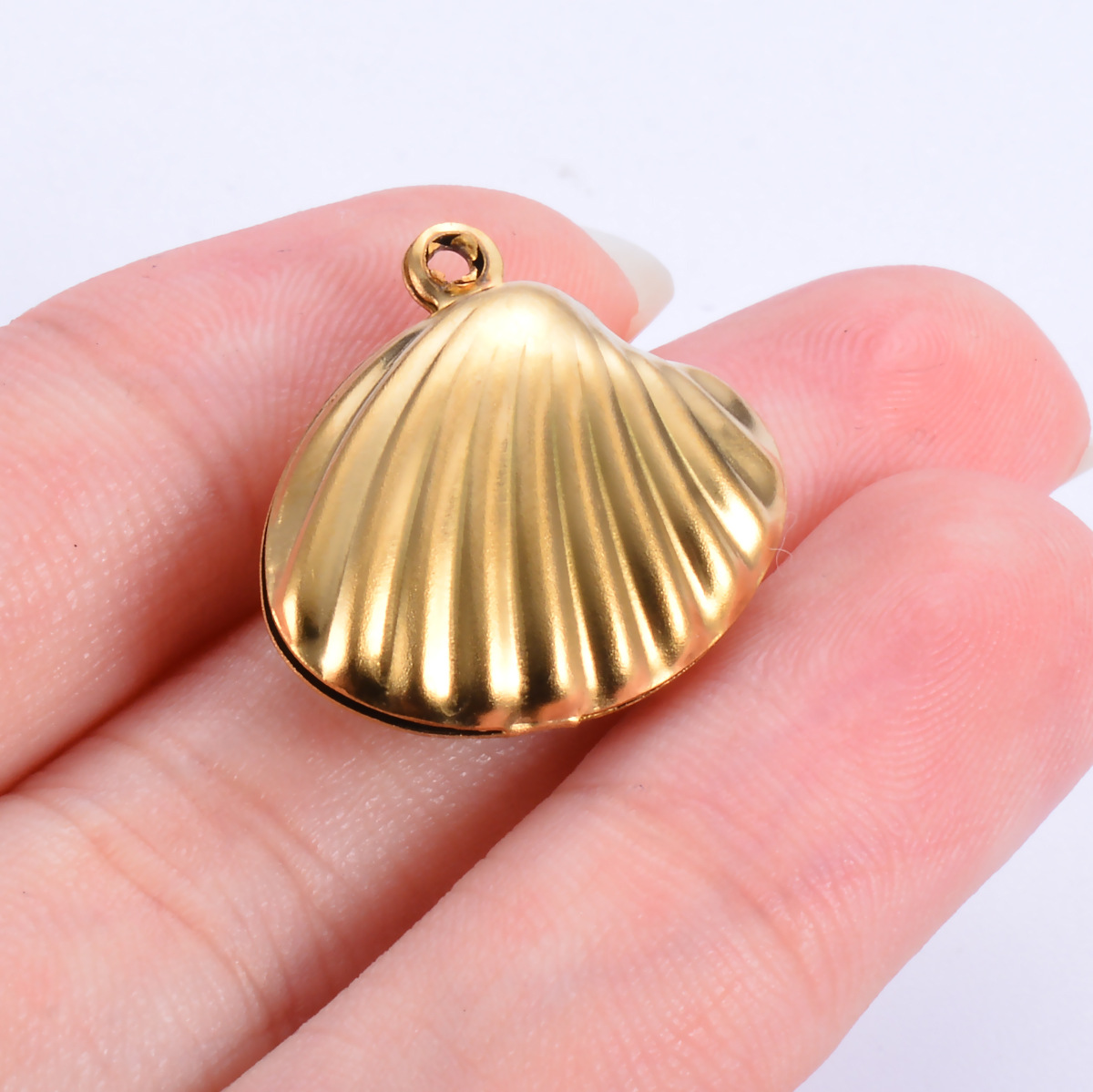 PVD Coated Gold Plating Process 20 PCS/Package 304 Stainless Steel Shell Fish Pendant