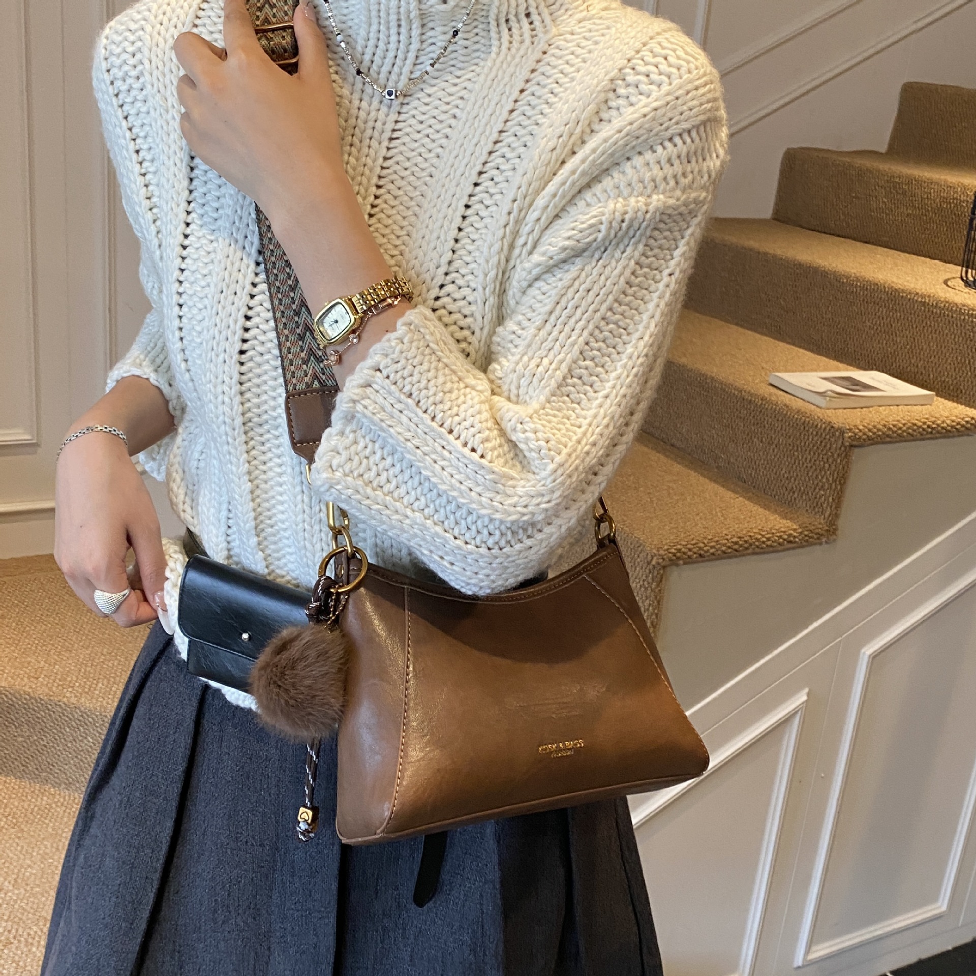 Bolso retro bolso de bolsillo axilar 2025 nuevo estilo de transporte de gran capacidad de moda versátil bolso de hombro de mano inclinado
