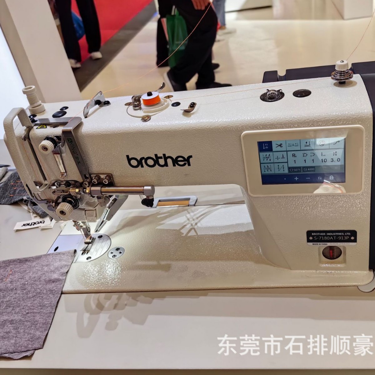 Al por mayor nuevos hermanos japoneses de alta velocidad cuatro automáticos de un solo paso computadora máquina de coser plana máquina de coser industrial fabricantes