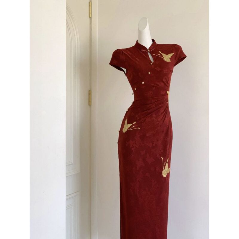 New Chinese-Style Red Improved Cheongsam with a High-End Feel, Butterfly Embroidery, Jacquard, Waist-Cinching, National Style, Elegant and Noble Dress