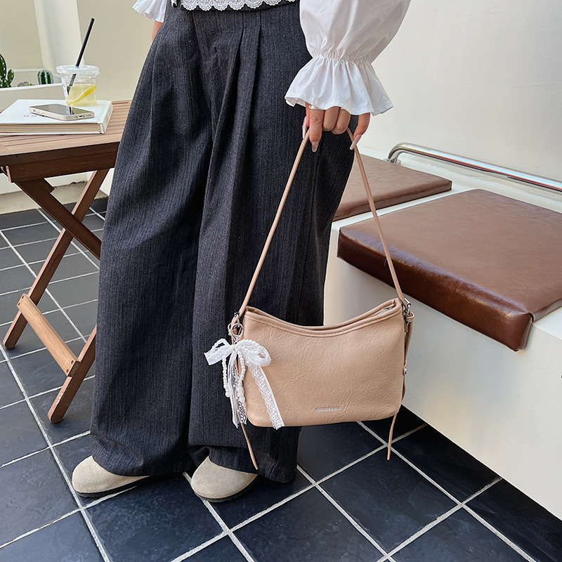 Bolso de axila para mujer 2025 nuevo estilo de alta gama, bolso de hombro de nicho, bolso de mensajero de todo fósforo de cercanías, bolso de cubo popular de este año
