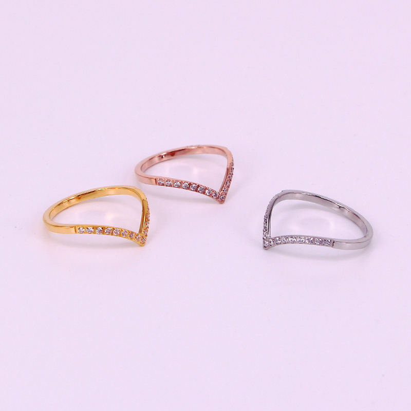 Anello di design scintillante per donna, elegante e confortevole_voghion.com