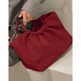 Red Pleated Cloud Bag 2023 New Large Capacity Handbag Female Bride Wedding Bag French Niche Design