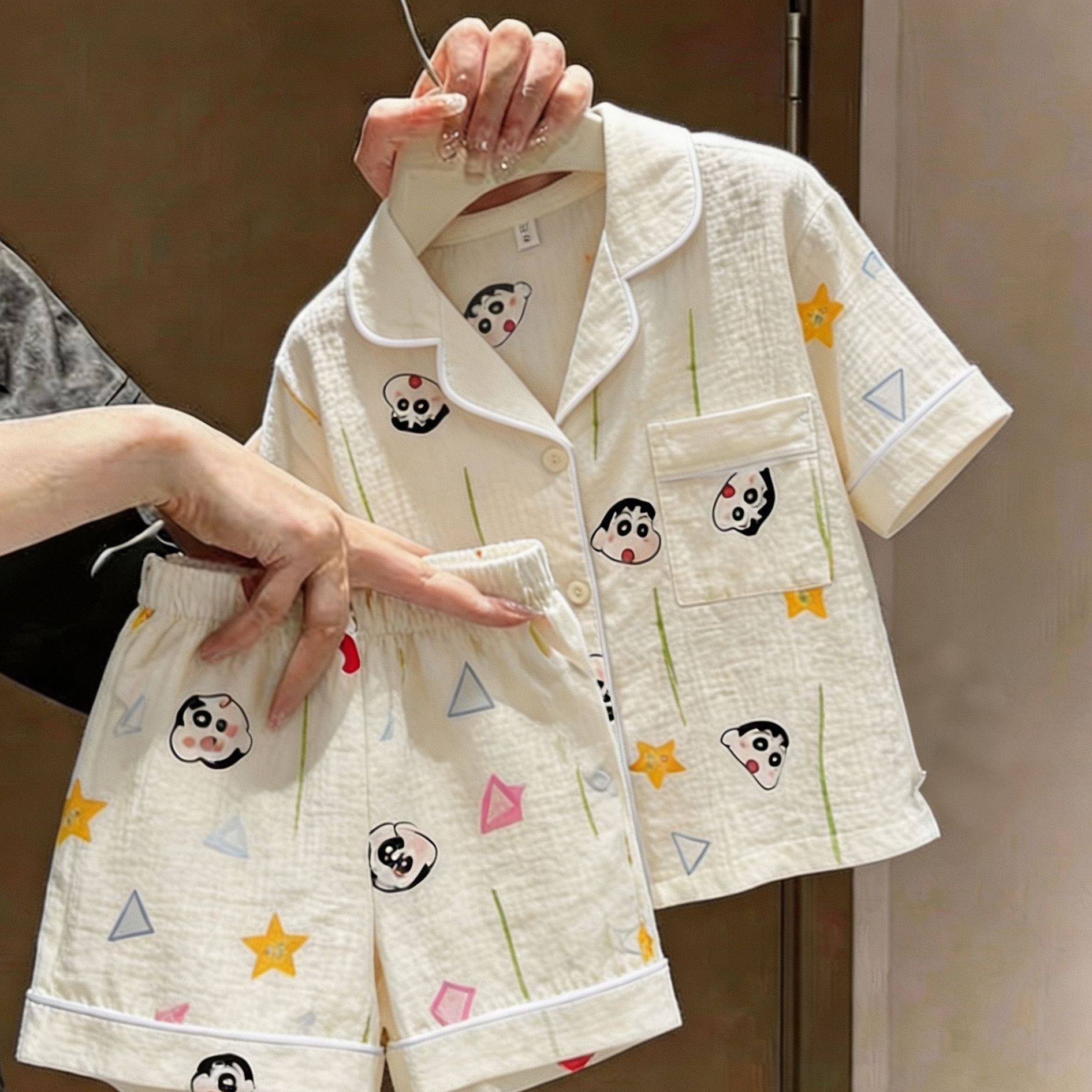 Thin children's pijama