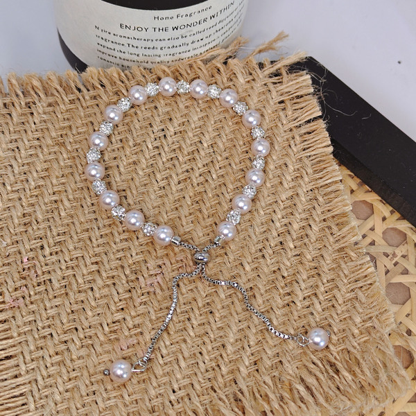 sophisticated bracelet pearl with zircon