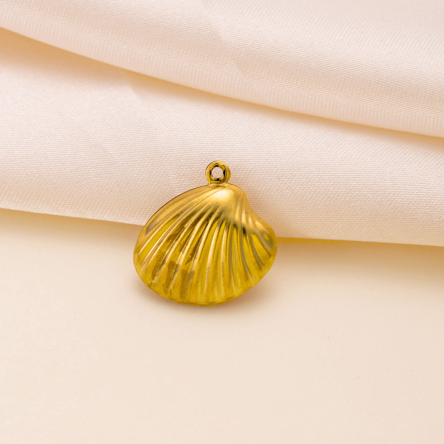 Colgante único transfronterizo accesorios de acero inoxidable europeos y americanos accesorios de collar de marca redonda estrella de mar accesorios de joyería de bricolaje exquisitos y lindos