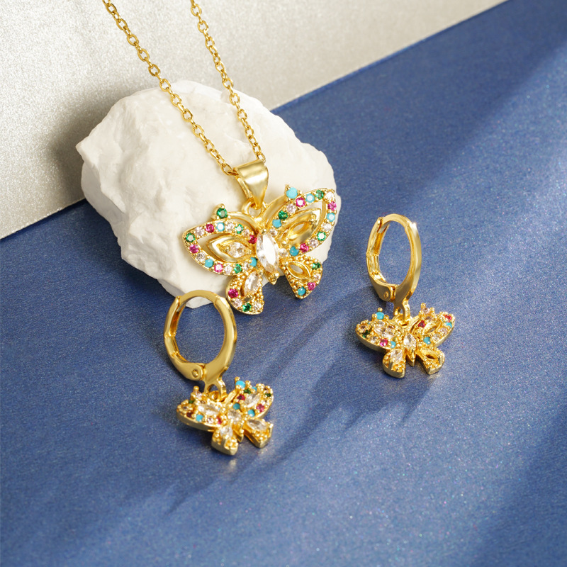 Collar de oro de arena transfronteriza de Vietnam lujoso ligero diseño hueco pendientes de mariposa de mariposa para mujeres retro joyas no se desvanecen