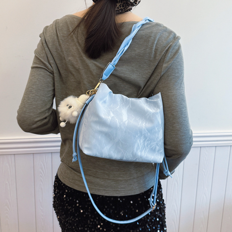 Este año popular bolso de balde de mujer 2025 nuevo nicho de diseño bolso de hombro bolso de cadena