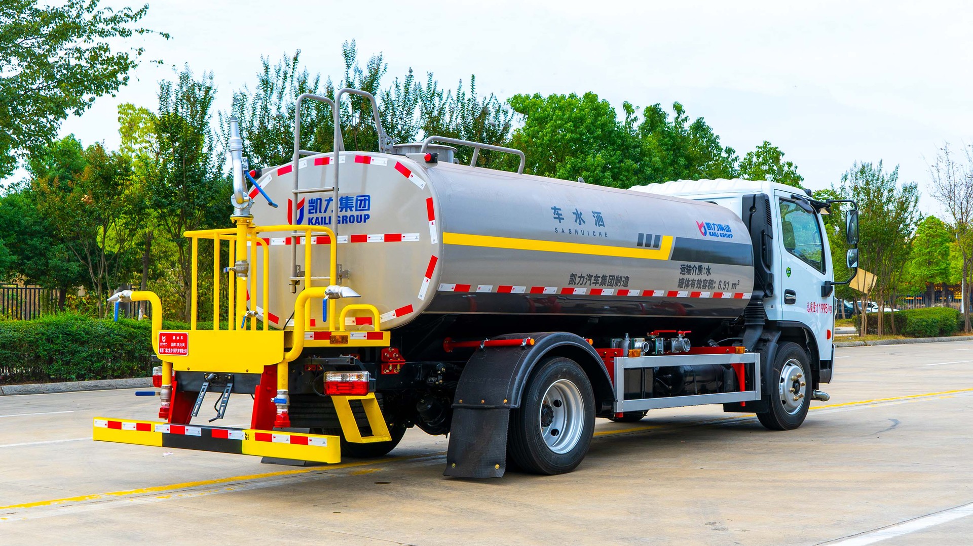 10 Square Dongfeng Dolica Sprinkler Truck, 15 Square Landscaping Spray Truck, Construction Site Dust Reduction Water Tank Truck, Fog Cannon Truck