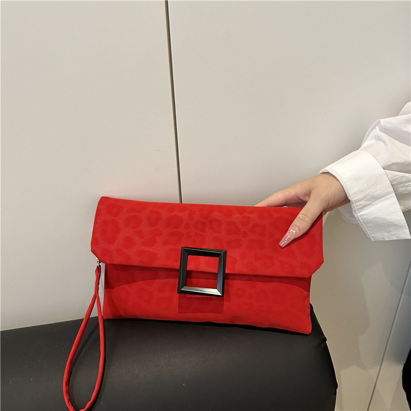 Nuevo bolso de cena de textura superior de color sólido, bolso de mano de moda casual simple y personal, sobre retro