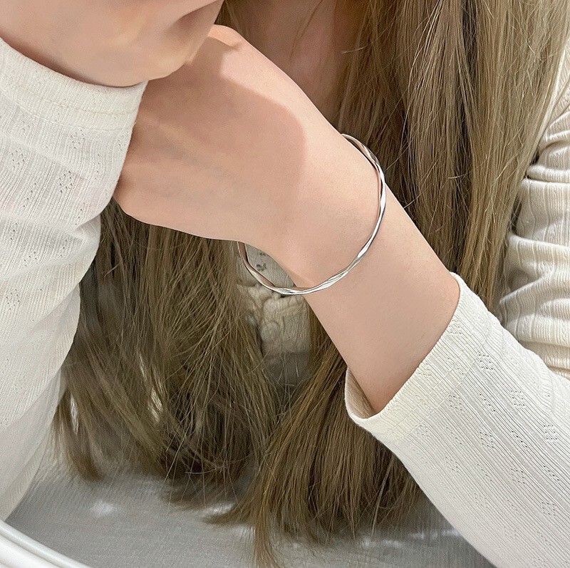 甘くて不規則な真珠のブレスレットの女性の高級な潮流のファッションの軽い贅沢なins風の高級感の小さい大衆の軽い贅沢な手飾り|undefined