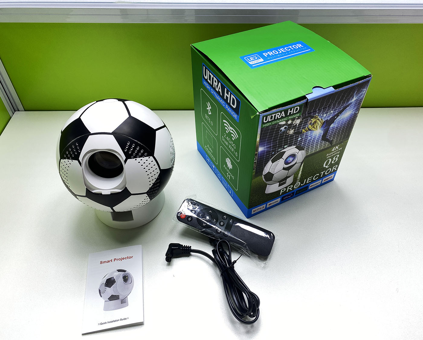 Soporte de proyector Q8 transfronterizo todo en uno estilo fútbol proyector de proyección pared techo teléfono móvil misma pantalla