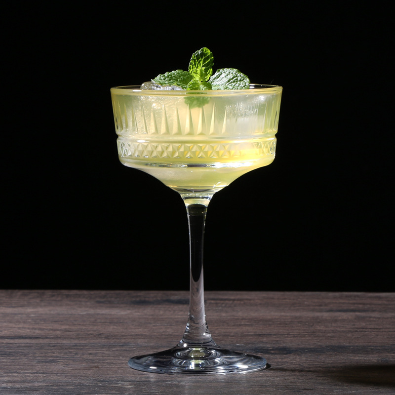 Copa de estilo europeo clásico de boca ancha tallada champán vidrio hogar creativo personalizado bar cóctel de vidrio