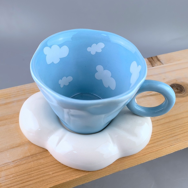 Taza de nube de cerámica Taza de cerámica de alto valor Taza de cerámica irregular pellizcada a mano Taza de café de tulipán Taza de agua