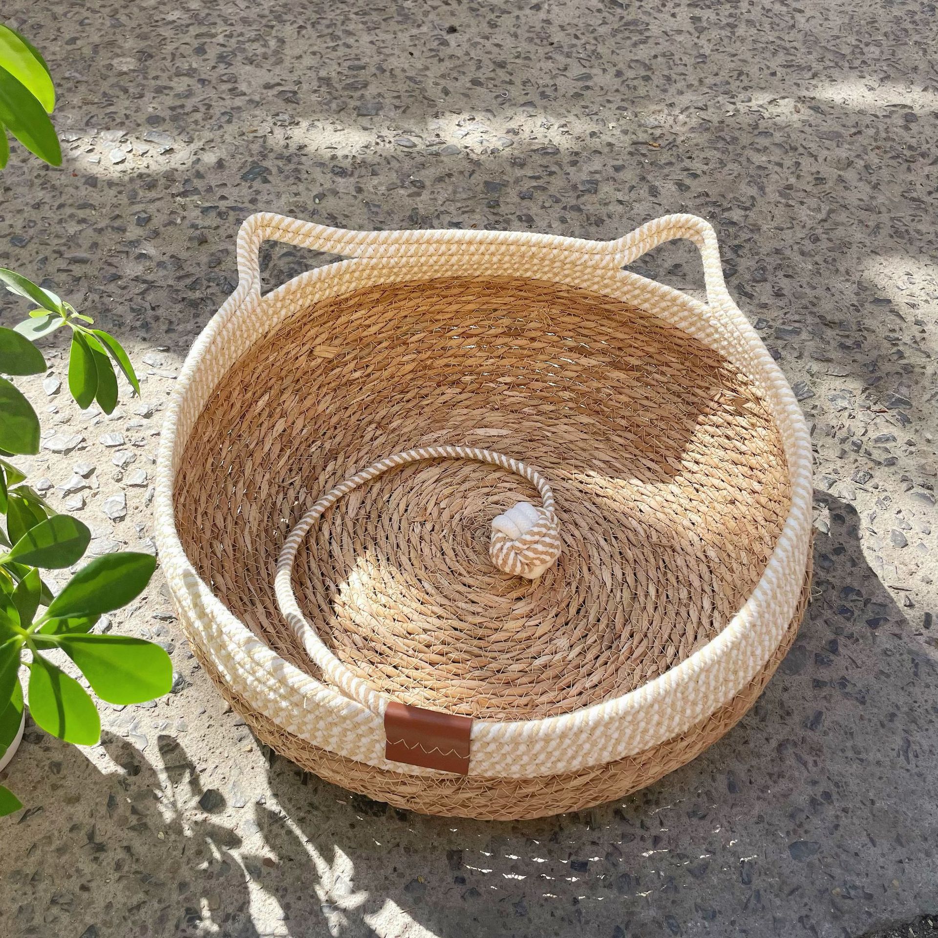 Cama para Gatos Transfronteriza Hecha de Ratán, Divertida Cama Tejida Integrada, Juguete de Pelota para Gatos, Alfombra Resistente al Desgaste, Apta para Todas las Estaciones, Cama Tejida para Gatos y Perros.