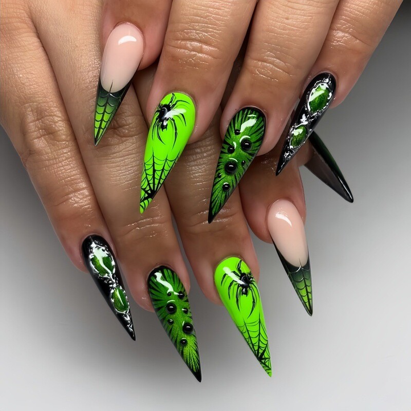 Spider Web Emerald Green Halloween Fake Nails Gradient Black Fluorescent Green 24 Pieces European and American Fashion Fake Nails Spider Web Emerald Green Halloween Fake Nails Gradient Black Fluorescent Green 24 Pieces European and American Fashion Fake Nails