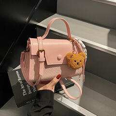 女性のためのハイエンドの質感のファッショナブルなポータブル小さな正方形バッグ 2025 新しいカジュアル通勤ショルダーバッグ多用途人気のクロスボディバッグ