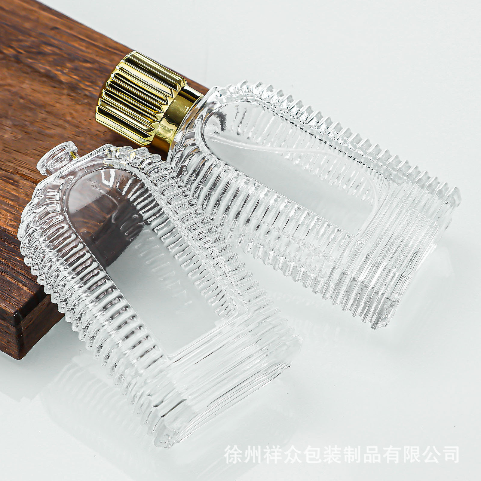 El fabricante suministra botellas de perfume de bayoneta de alta gama con tiras verticales de fondo grueso de 60 ml de botellas de vidrio vacías, botellas separadas y spray portátil. image 3
