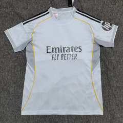 2526ファンの白馬のユニフォームのサッカー服