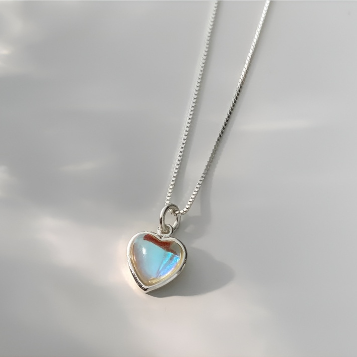 韩风绚丽幻彩爱心项链女小众设计月光爱心项链简约时尚通勤锁骨链