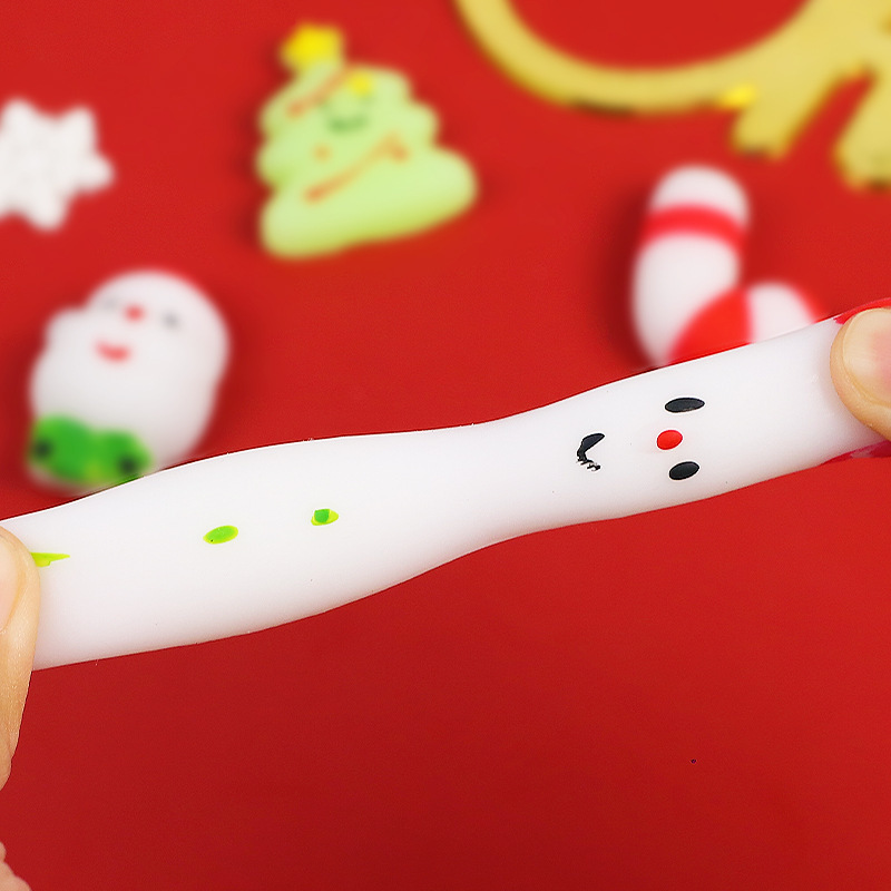 漫画のクリスマスの団子の卸売りのクリスマスの減圧はクリスマスツリーの雪だるまの老人をつまんで解凍して小さいおもちゃを発散します。|undefined
