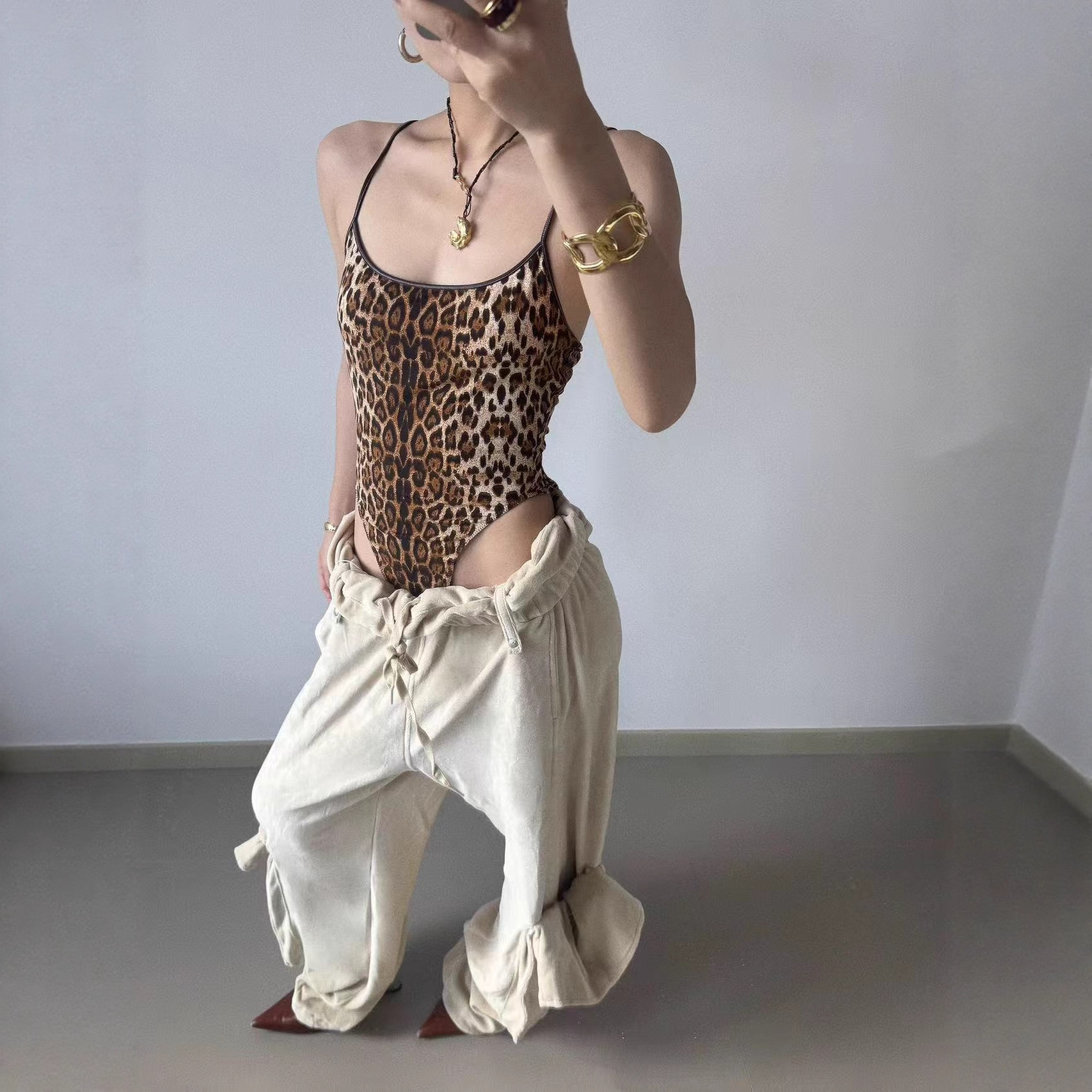 Hot Girl Design Leopard Print Low-Cut Slimming Body-Shaping Camisole Base Shirt Autumn Sexy Slimming Petite Bodysuit