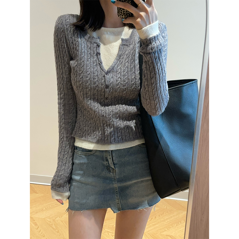 浅秋一下~假两件针织衫女秋季2024新款小V领设计修身显瘦长袖上衣